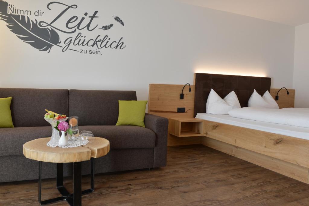 Postel nebo postele na pokoji v ubytování Naturhotel Haller