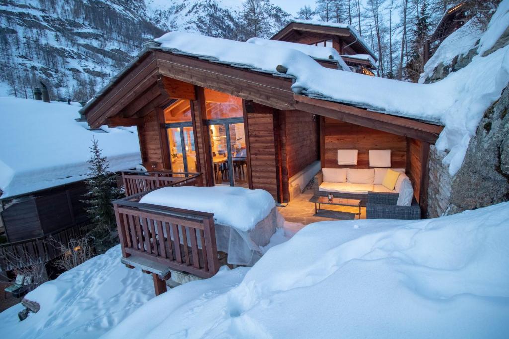겨울의 Chalet A la Casa