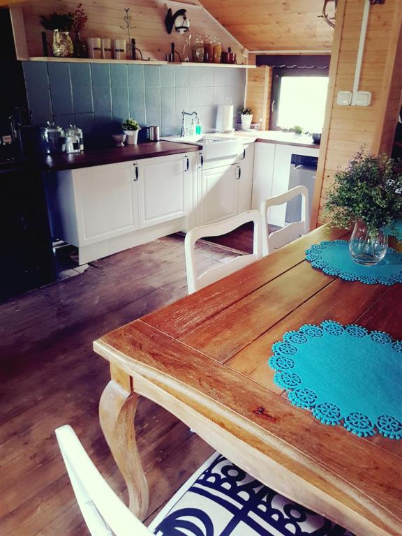 Dom z bali w Rycerce Górnej - Three-Bedroom Townhouse
