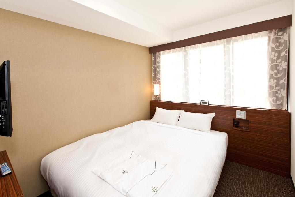 Postel nebo postele na pokoji v ubytování Sotetsu Fresa Inn Tokyo Tamachi
