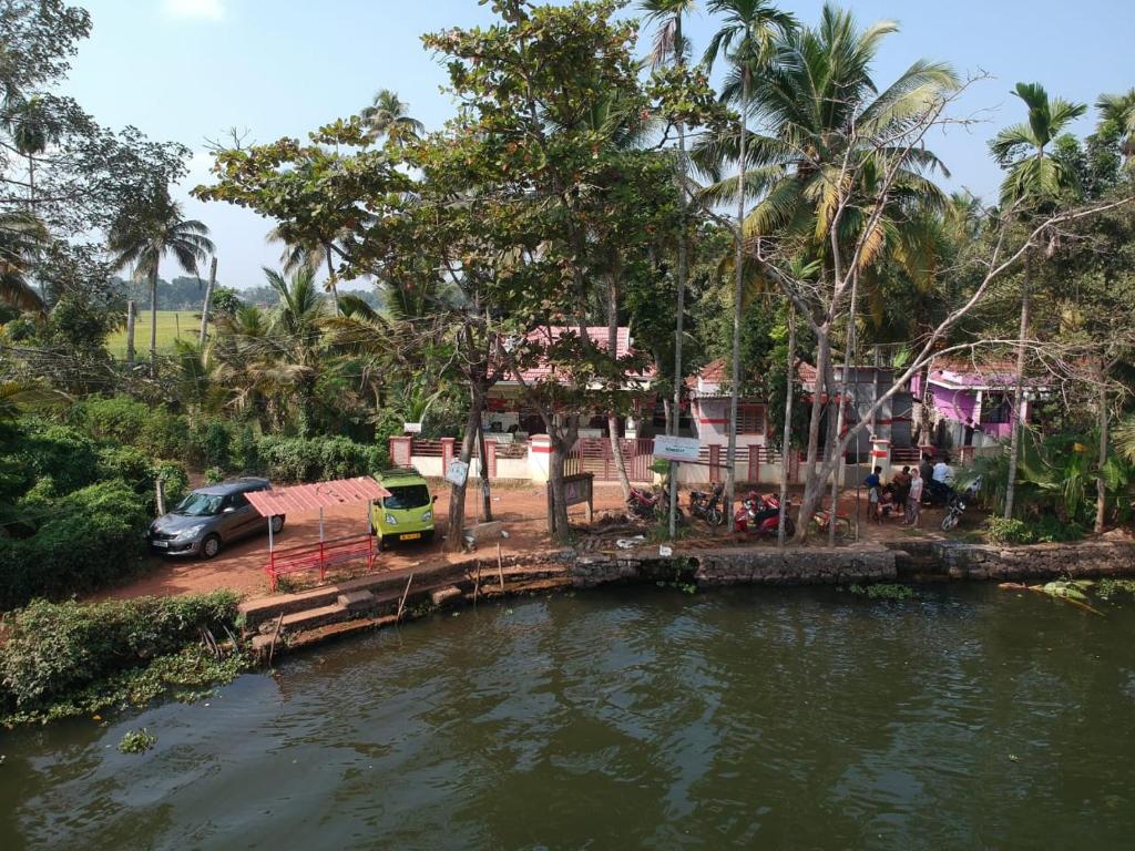 Punerjeni Homes - Chambre Double Ou Lits Jumeaux Avec Vue Sur Lac