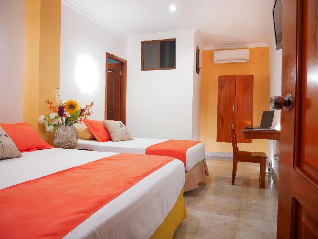 Postel nebo postele na pokoji v ubytování Hostal España