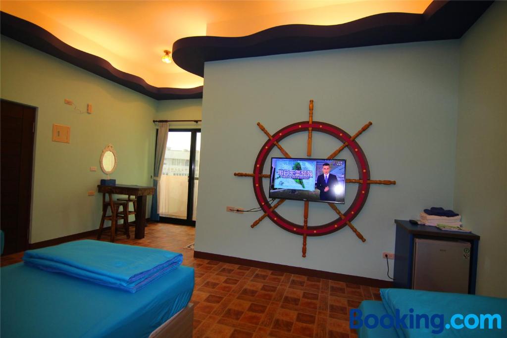 TV a/nebo společenská místnost v ubytování Lian Chinq Diving B&B