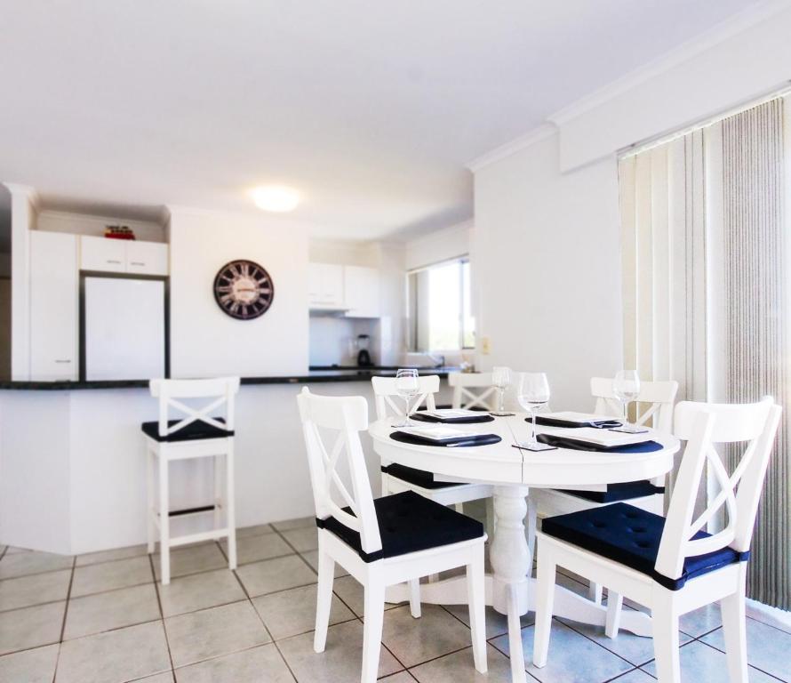 Kuchyň nebo kuchyňský kout v ubytování Explorer Cove Unit 6 31 Kennedy Pde