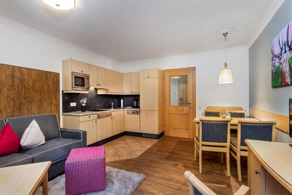 Kuchyň nebo kuchyňský kout v ubytování ALMHOF Alpin Apartments & Spa