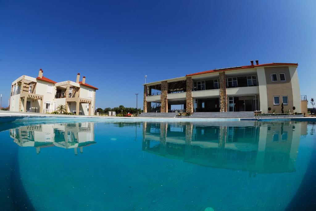 Bazén v ubytování Antonios Village Hotel & Apartments nebo v jeho okolí