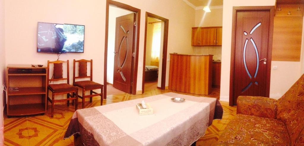 TV a/nebo společenská místnost v ubytování Valetta hotel Tsaghkadzor