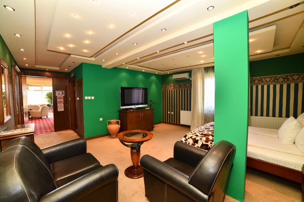 Posezení v ubytování Garni Hotel Garson-Lux NS