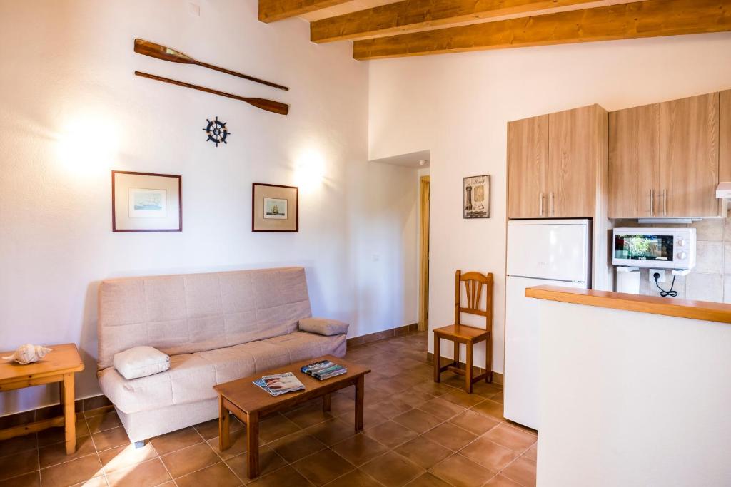 A kitchen or kitchenette at Apartamentos Arenal Playa