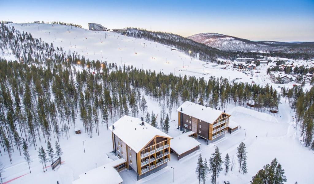 an aerial view of a resort in the snow at Levillas Tunturinlaita Apartments in Levi