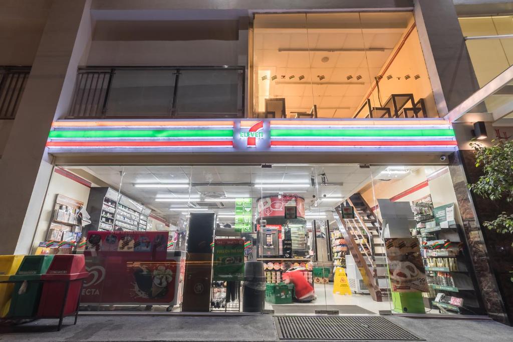 Supermarket nebo jiné obchody v  hotelu nebo okolí
