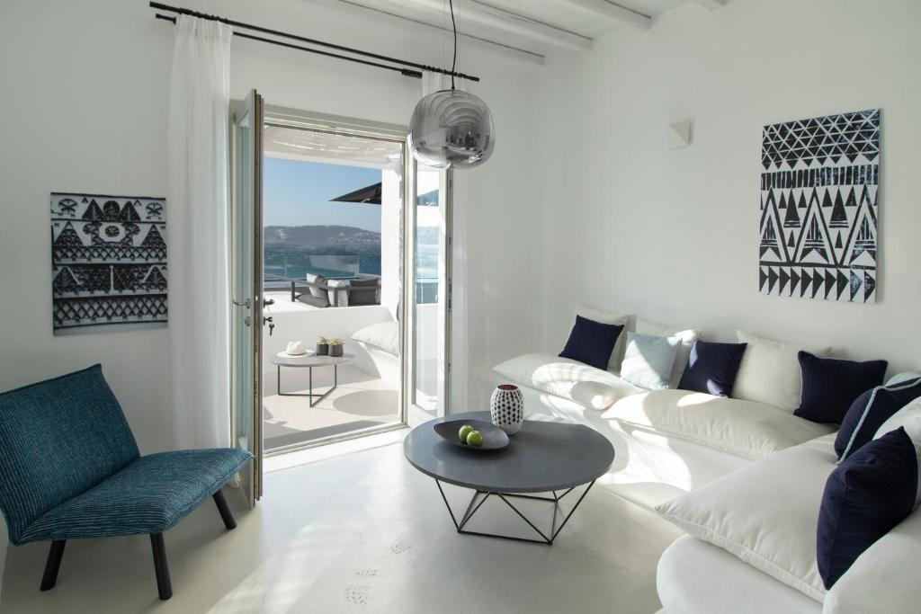 Гостиная зона в Nimbus Mykonos