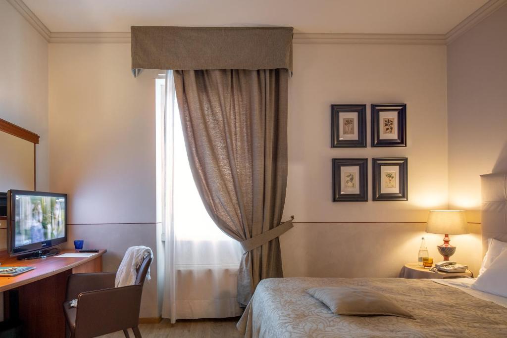 Postel nebo postele na pokoji v ubytování Hotel Ambasciatori