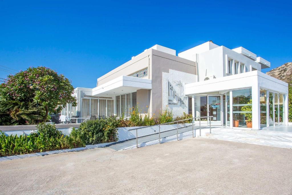 Irinna Hotel-Apartments - 9