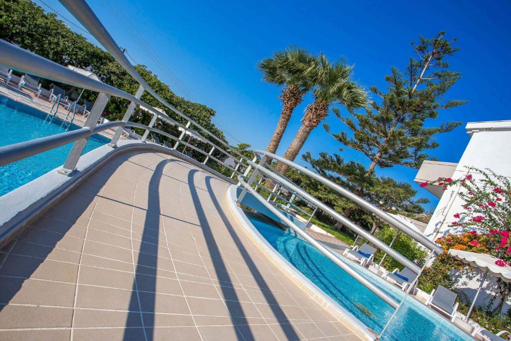 Irinna Hotel-Apartments - 16