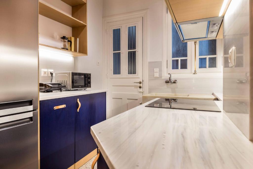A kitchen or kitchenette at Welcome To The Kolonaki!