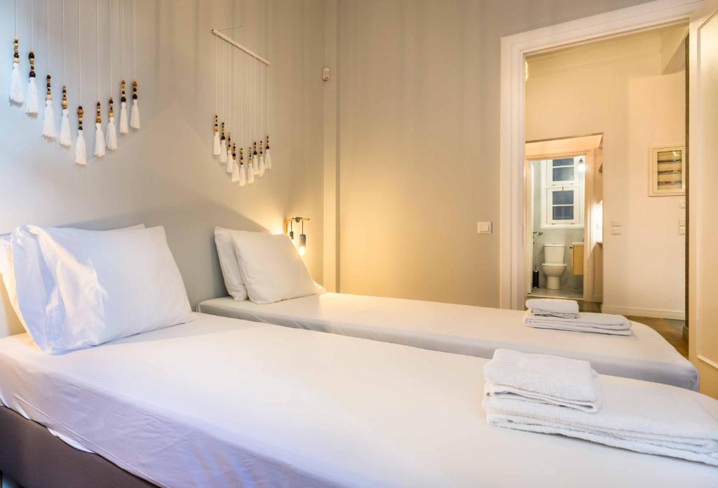 A bed or beds in a room at Welcome To The Kolonaki!