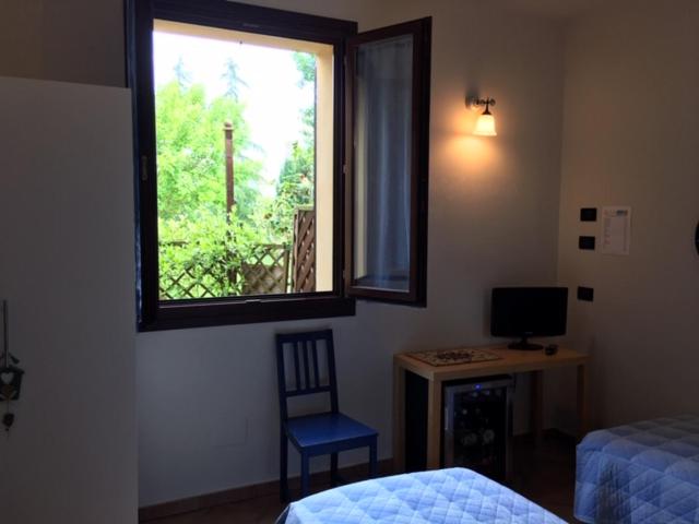 Telewizja i/lub zestaw kina domowego w obiekcie Locanda Camera con Vista
