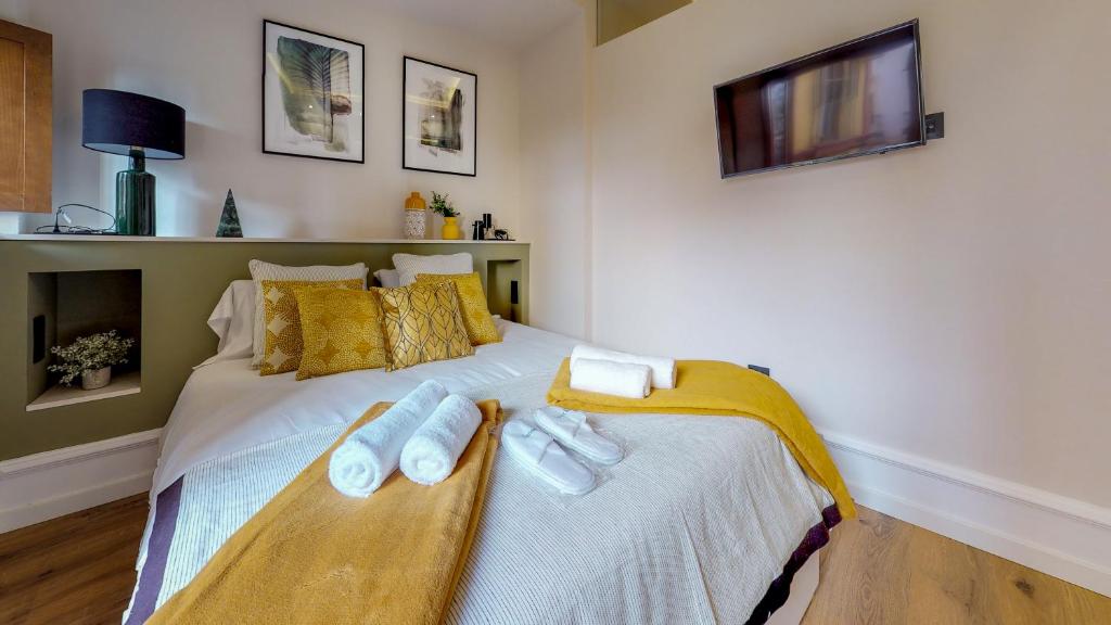 Postel nebo postele na pokoji v ubytování Bright and new- 2Bd 2Bth- Conde de Torrejon