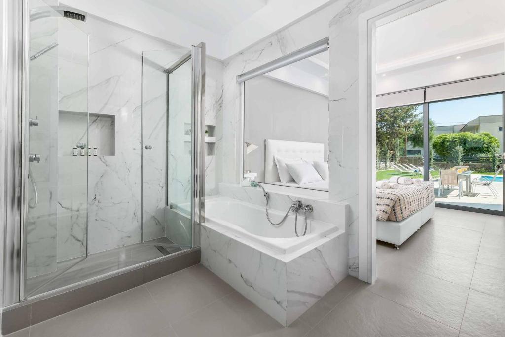 A bathroom at Villa Summer Light