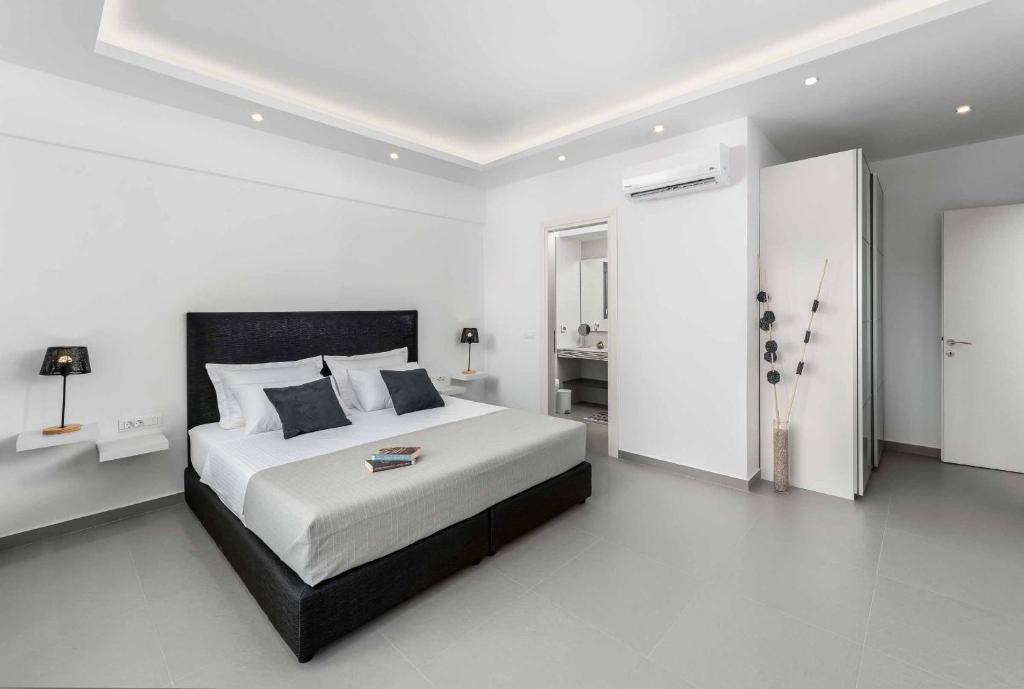 A bed or beds in a room at Villa Summer Light