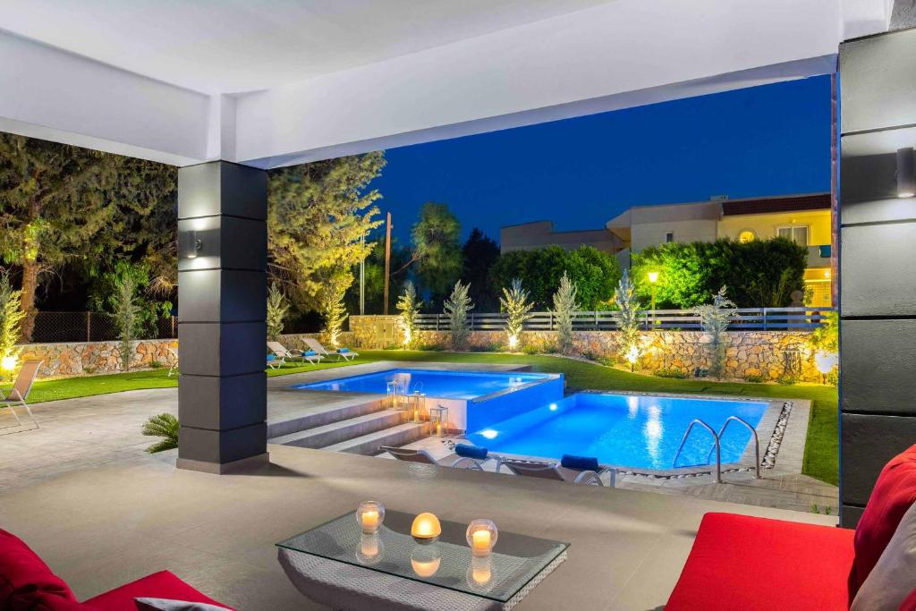 The swimming pool at or close to Villa Summer Light