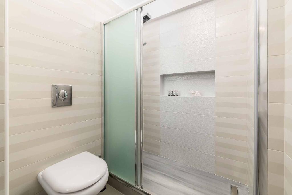 A bathroom at Villa Summer Light