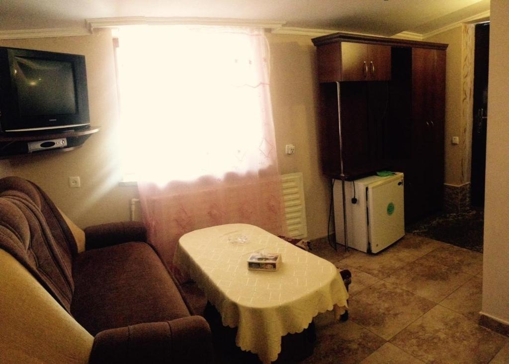 TV a/nebo společenská místnost v ubytování Valetta hotel Tsaghkadzor