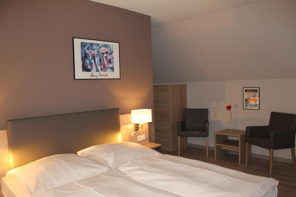 Postel nebo postele na pokoji v ubytování Hotel Gasthof Grüner Wald