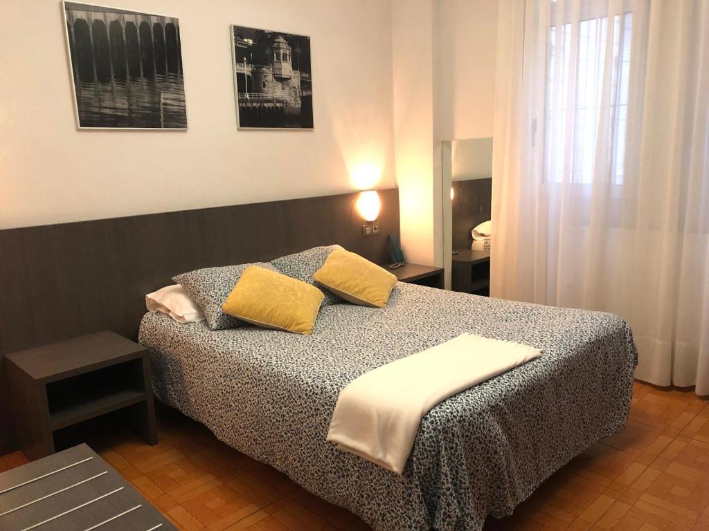 Un pat sau paturi într-o cameră la Hotel Ripa
