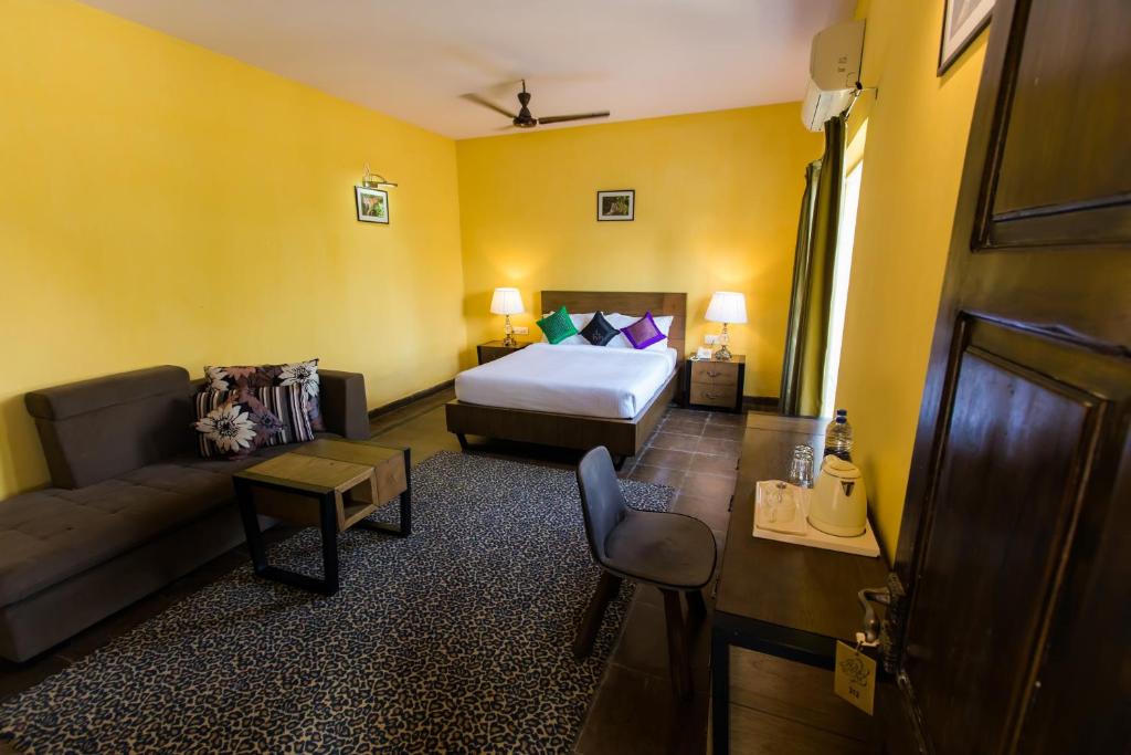 Postel nebo postele na pokoji v ubytování Tuli Veer Bagh Resort
