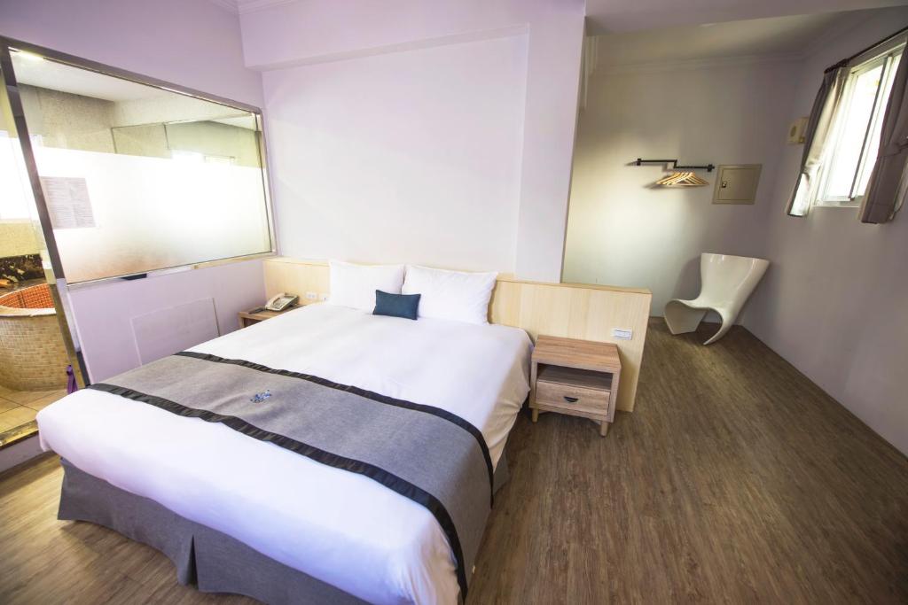 Postel nebo postele na pokoji v ubytování Youngs Hotspring Hotel