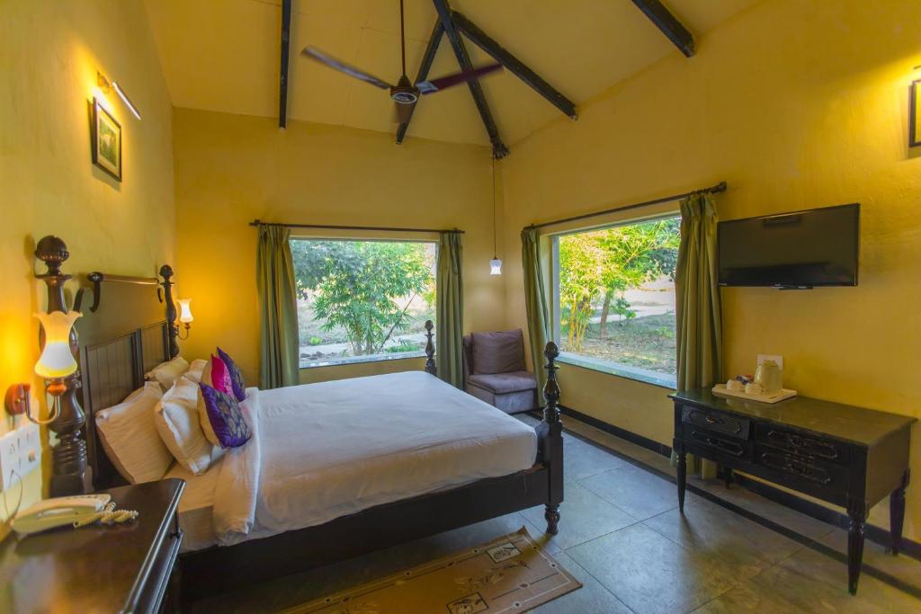 Postel nebo postele na pokoji v ubytování Tuli Veer Bagh Resort
