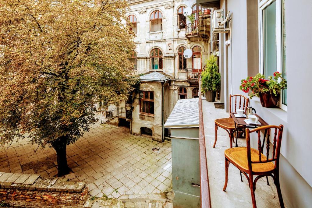 Family apartments in Lviv center with balcony фото 6