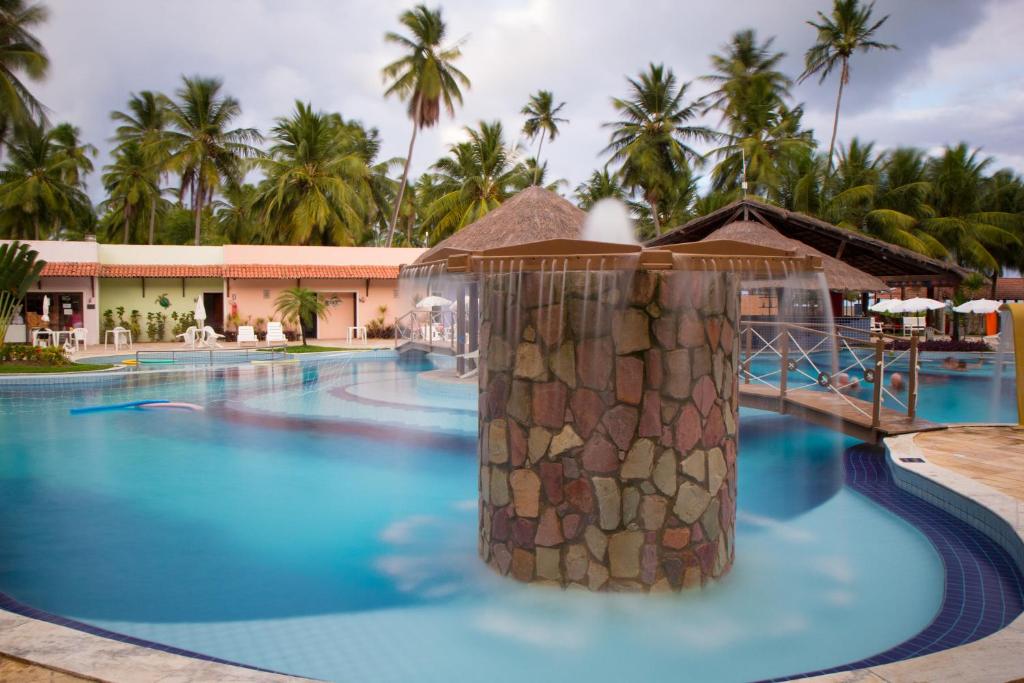 Bazén v ubytování Hotel Praia Dourada nebo v jeho okolí