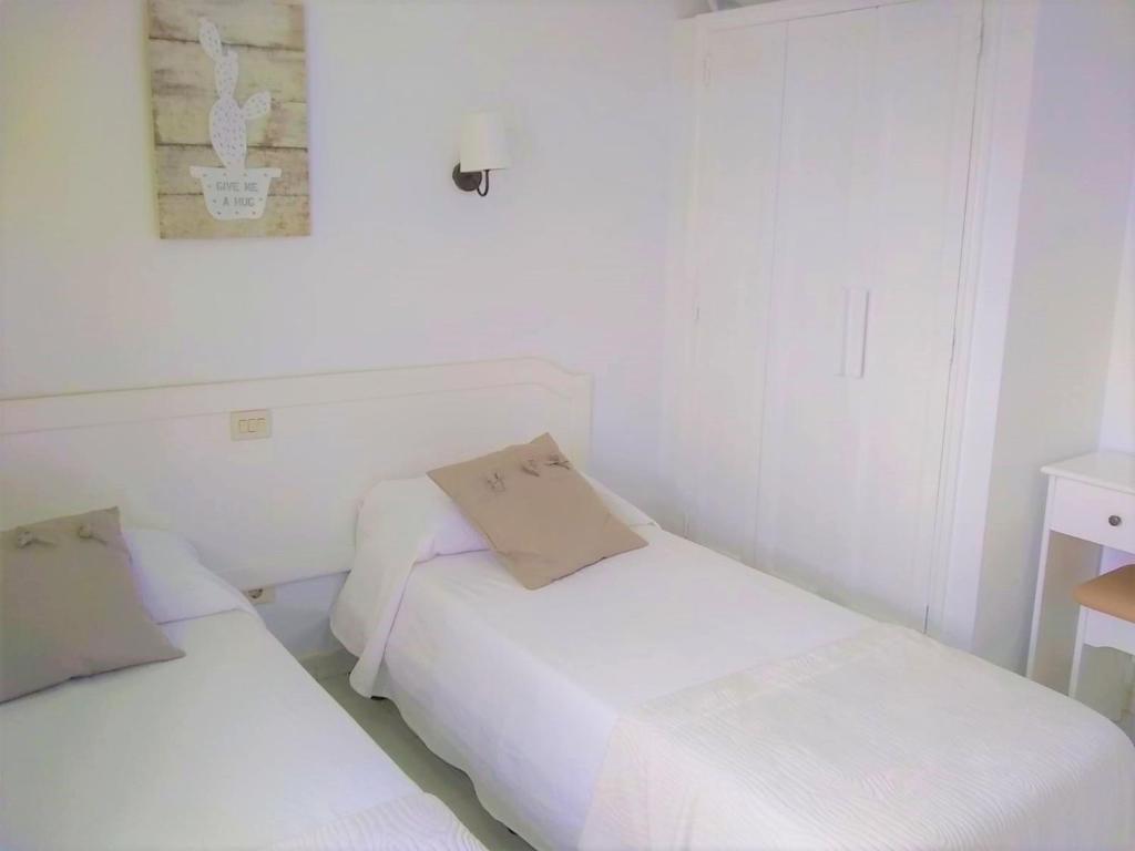Postel nebo postele na pokoji v ubytování Bungalow Duna Flor Maspalomas