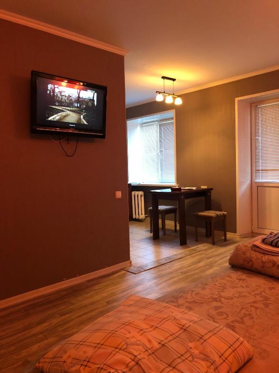 Studiia na gvardeiskom - Housity