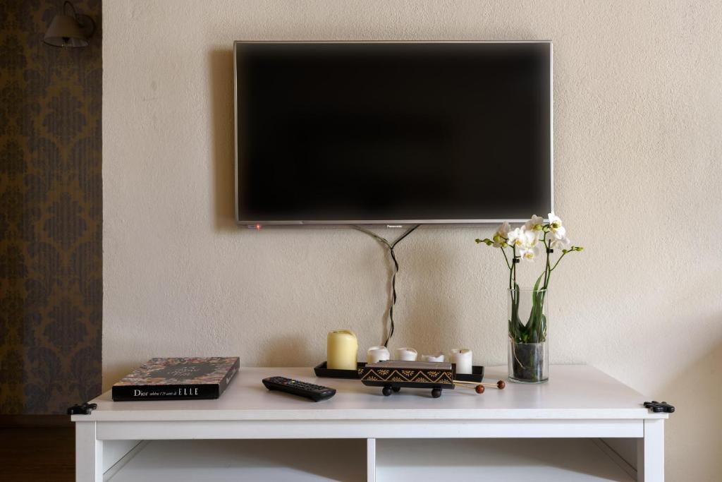 Televízia a/alebo spoločenská miestnosť v ubytovaní In Arezzo Apartment