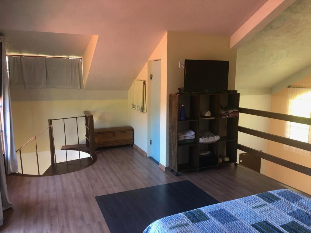 Postel nebo postele na pokoji v ubytování Lindo Chalé em Campinho Domingos Martins