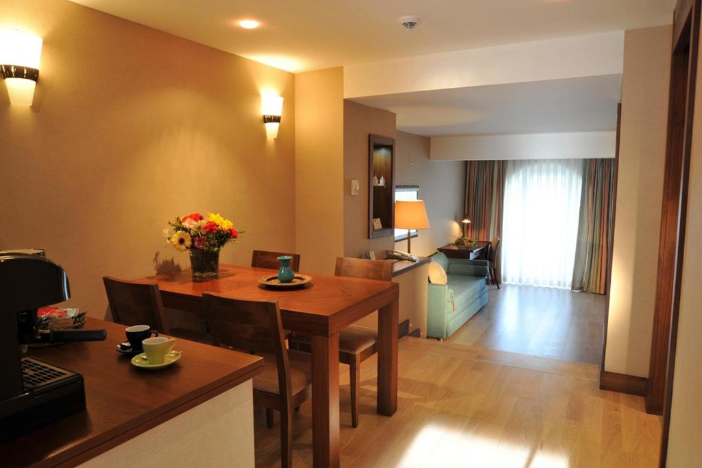 Kuchyň nebo kuchyňský kout v ubytování Marti Resort Deluxe Hotel