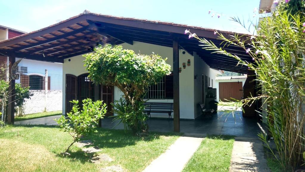  Casa em Maranduba - Ubatuba - 10 pessoas - 100m da praia