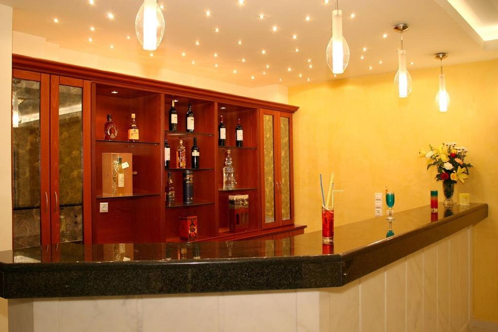 Lounge nebo bar v ubytování Timos Hotel