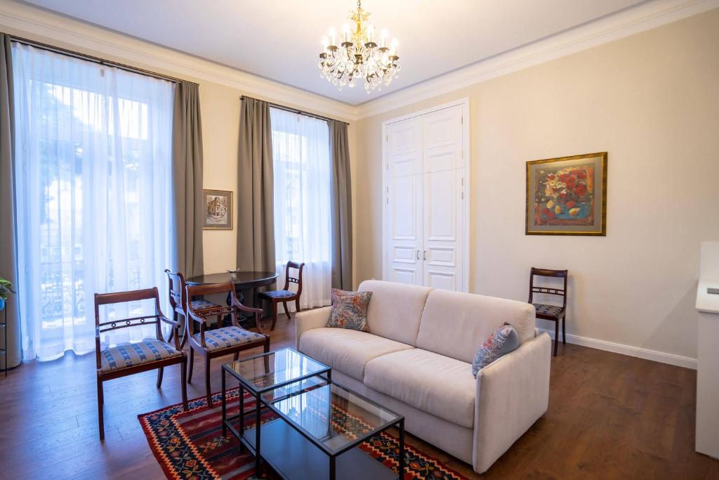 Posezení v ubytování TIFLIS OPERA Aparthotel