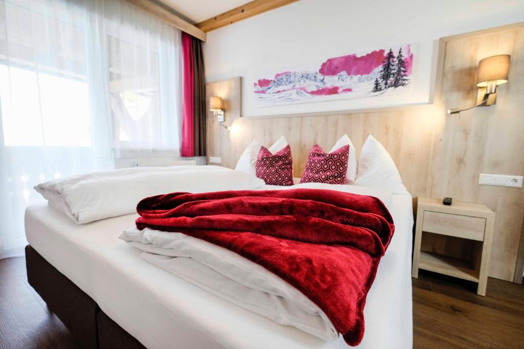 Postel nebo postele na pokoji v ubytování Aktiv Hotel Karnia