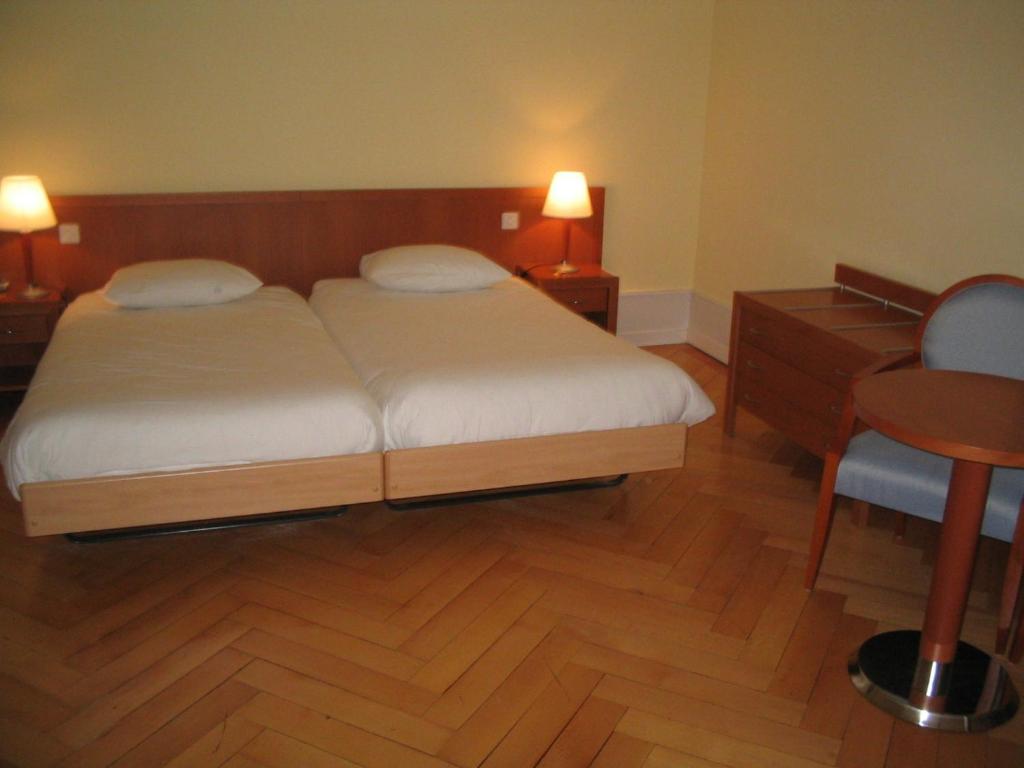 Uma cama ou camas num quarto em Le Cénacle
