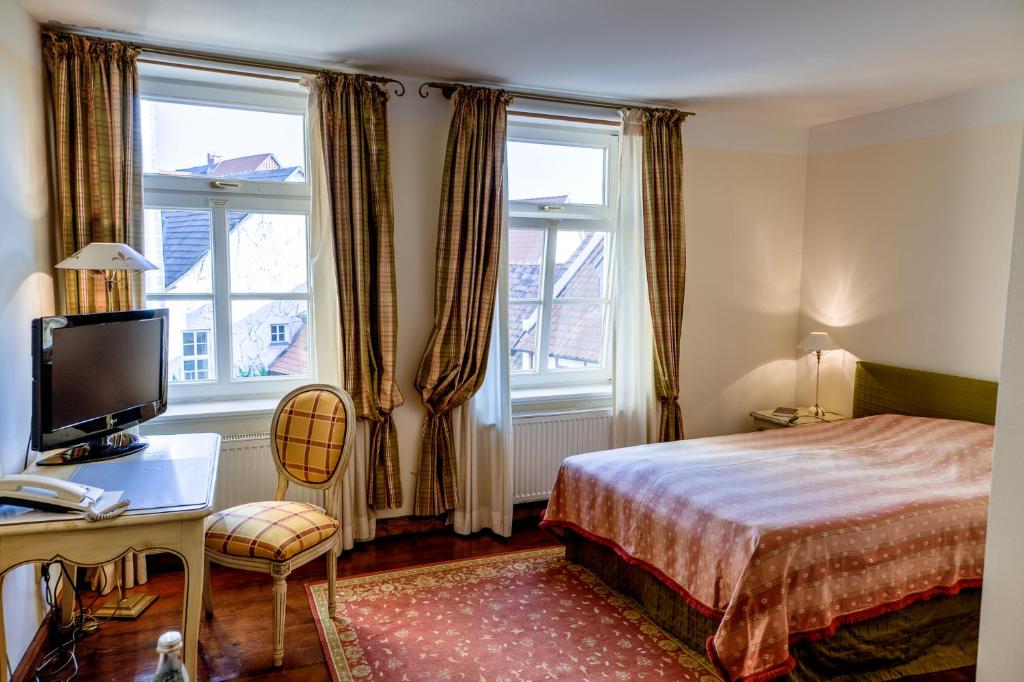 TV a/nebo společenská místnost v ubytování Hotel Zum Bär