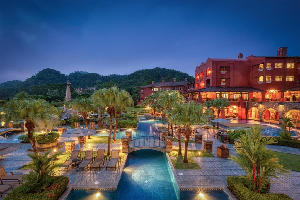 Bazén v ubytování Los Sueños Marriott Ocean & Golf Resort nebo v jeho okolí