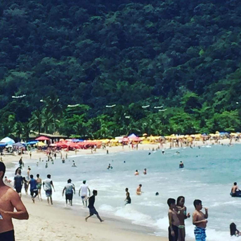  Apto praia Martin de Sá com Wi fi e piscina para até 06 seis pessoas contando crianças