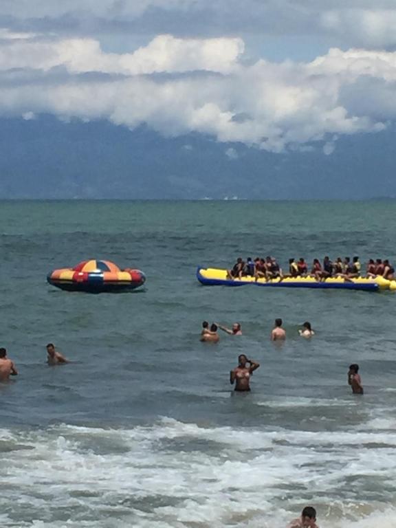  Apto praia Martin de Sá com Wi fi e piscina para até 06 seis pessoas contando crianças