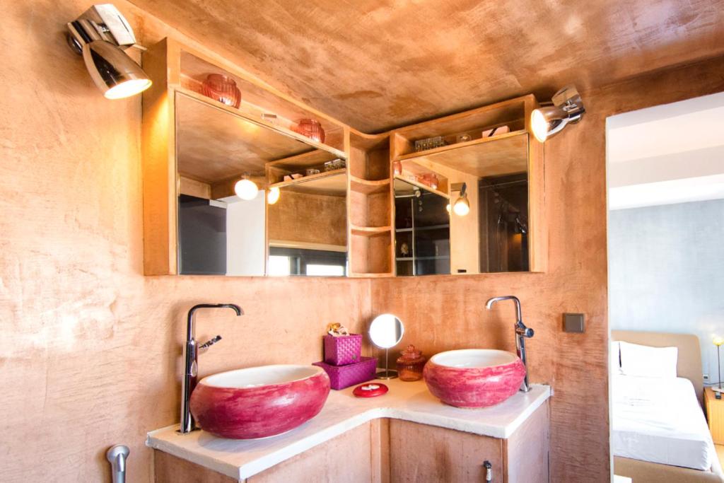 Zdjęcie z galerii obiektu Topfloor stylish apartment with Acropolis view! w Atenach
